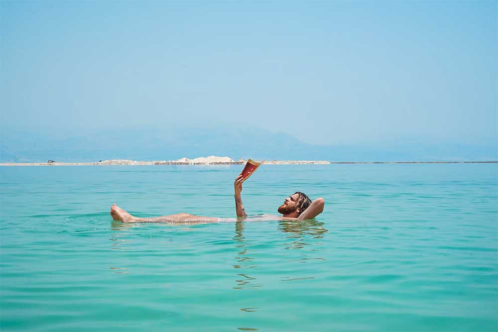 baignade dans la Mer Morte