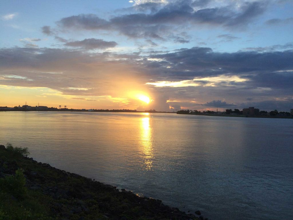 Levé de soleil sur le Mississippi