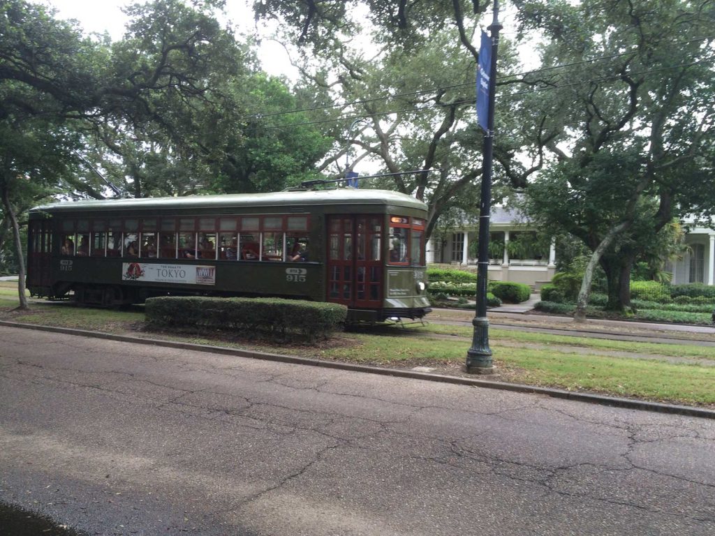 Tram sur Charles Street