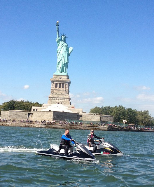 Jetski à la Statue de la Liberté